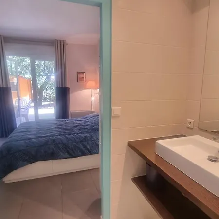 Large Family With Garden Close To The Apartment *